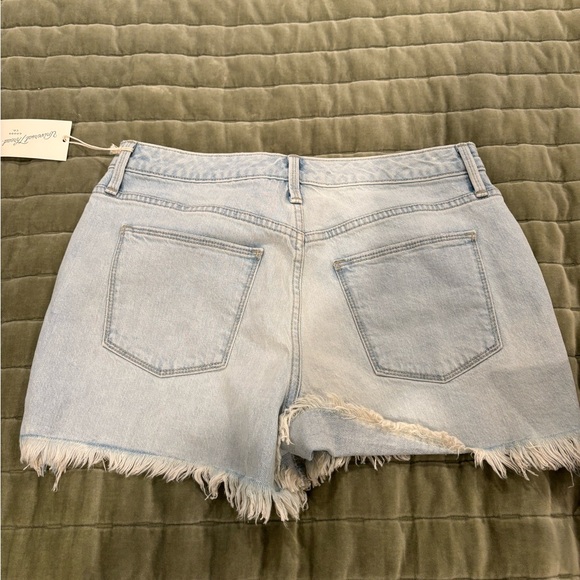 Universal Thread Shorts - Picture 3 of 3